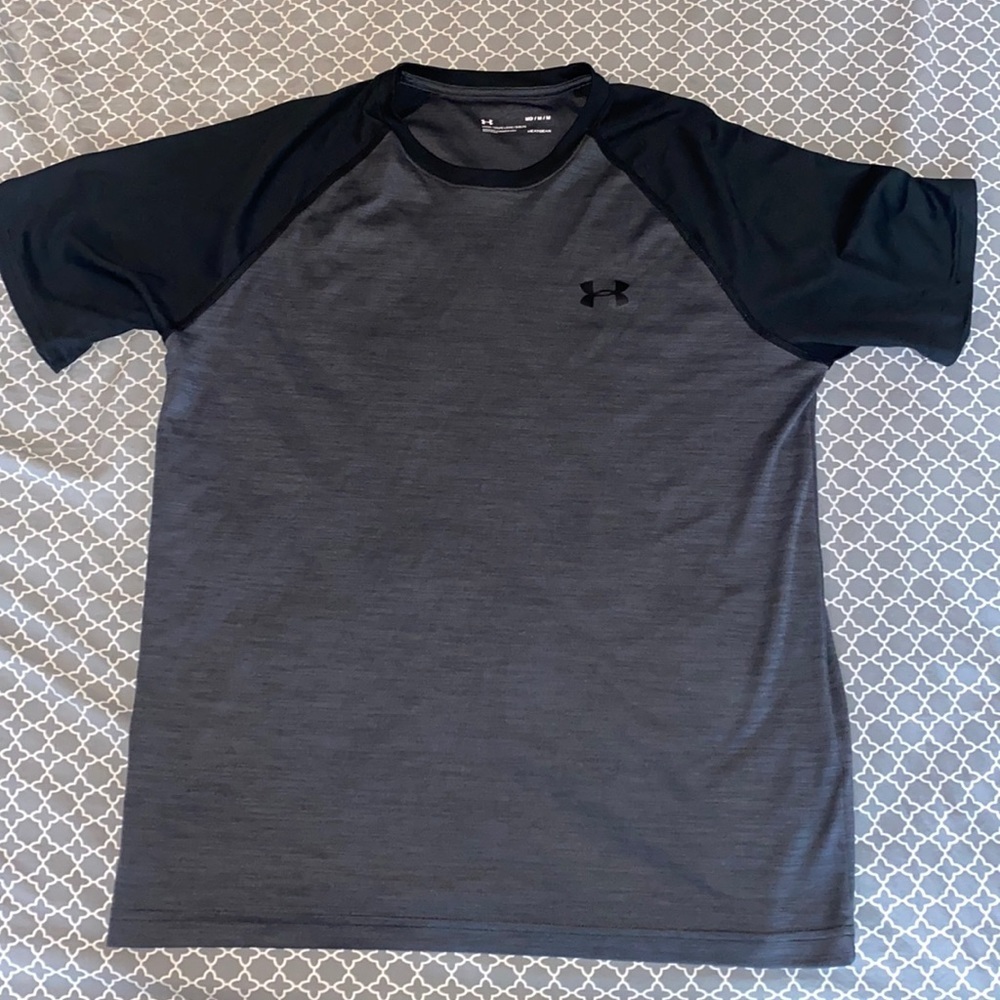 Under Armour heat gear, teen boys loose fit T-shirt, medium, preowned